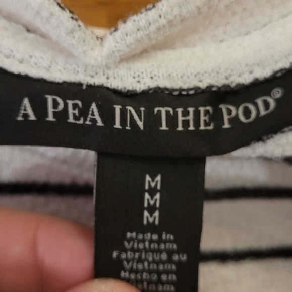 A Pea in the Pod Maternity Top - Size M - Picture 2 of 3